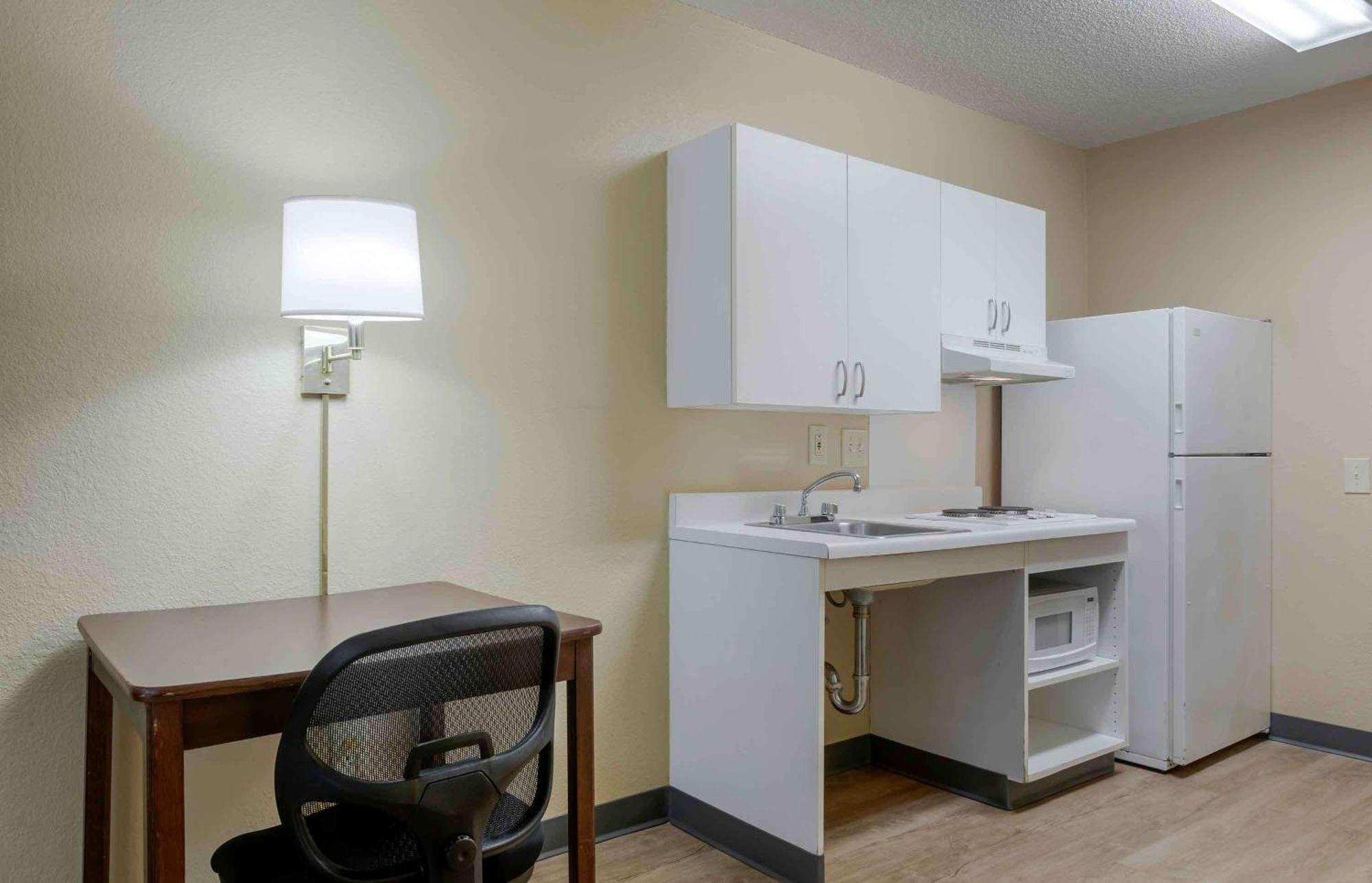 Extended Stay America Select Suites - Raleigh - Rtp - 4610 Miami Blvd Durham Exterior photo